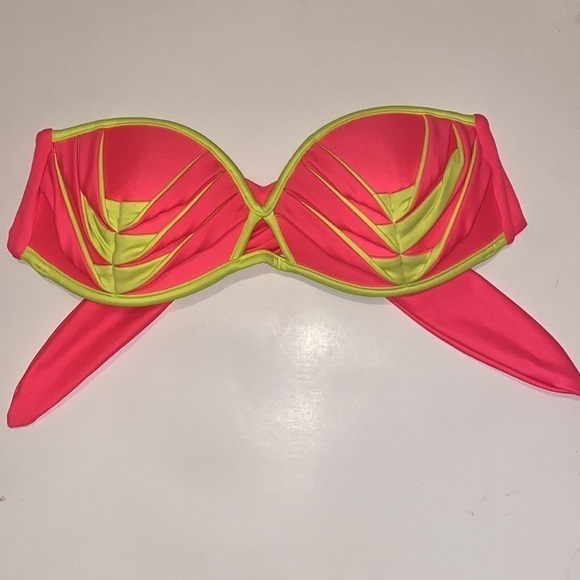 Beach Bunny Lunar Bikini Set size medium - Picture 14 of 16